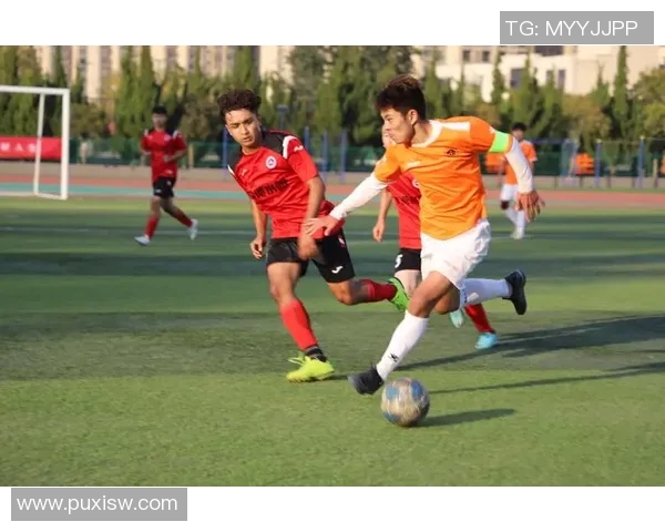 足球场上的风云人物帅气如斯，尽显魅力与才华的足球明星们