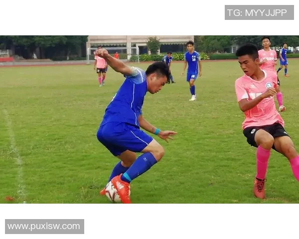 足球明星马脸图片大揭秘看他们如何在球场上展现独特魅力与风采